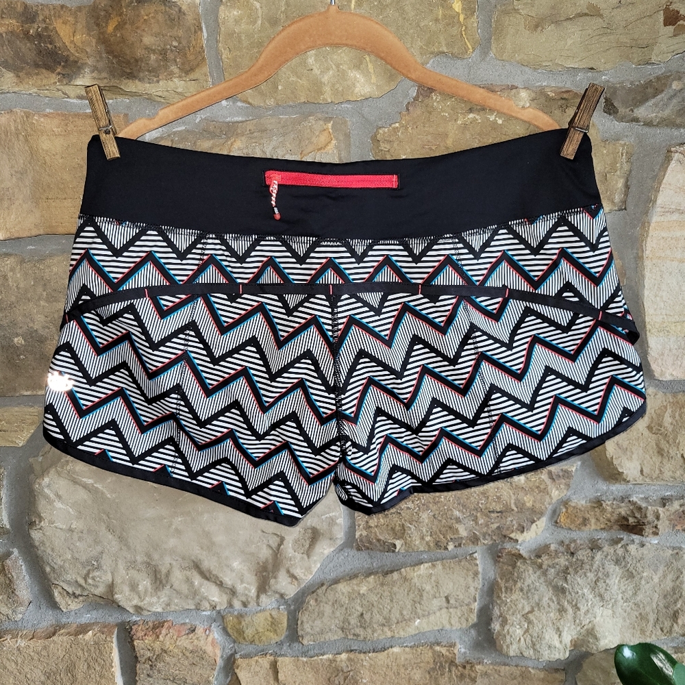 Lululemon Seawheeze Run Speed Shorts 10 3D Chevron Print Rare